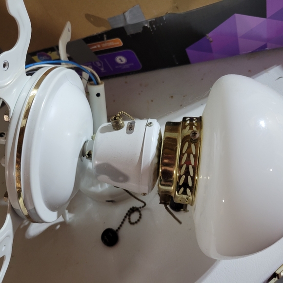 2 Ceiling Fans - Picture 2 of 4